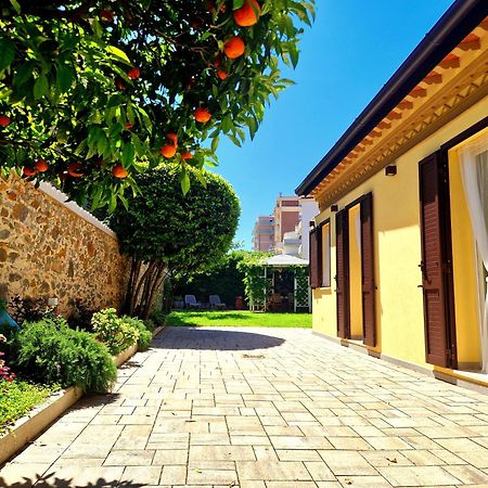 Serra Di Mare Casa Con Giardino Livorno Bagian luar foto