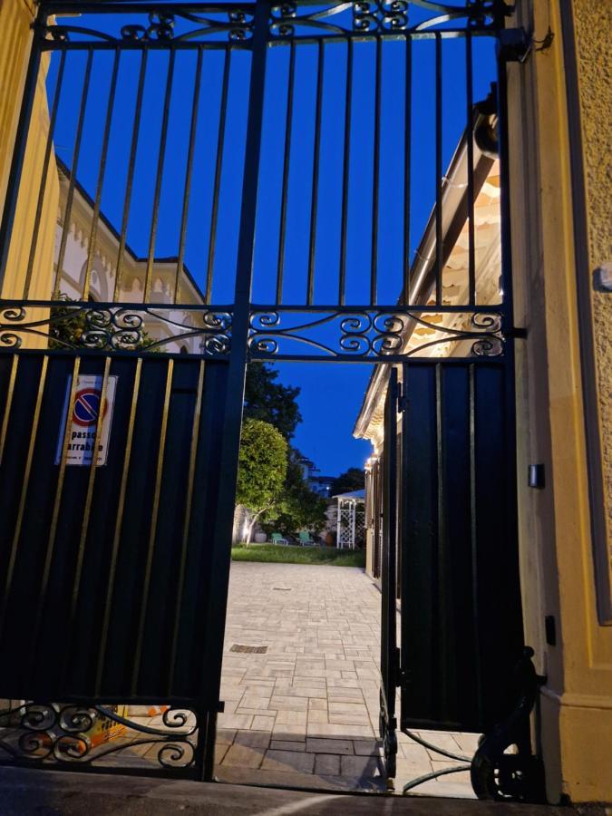 Serra Di Mare Casa Con Giardino Livorno Bagian luar foto