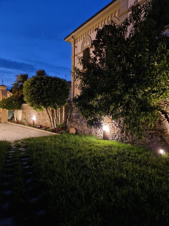 Serra Di Mare Casa Con Giardino Livorno Bagian luar foto