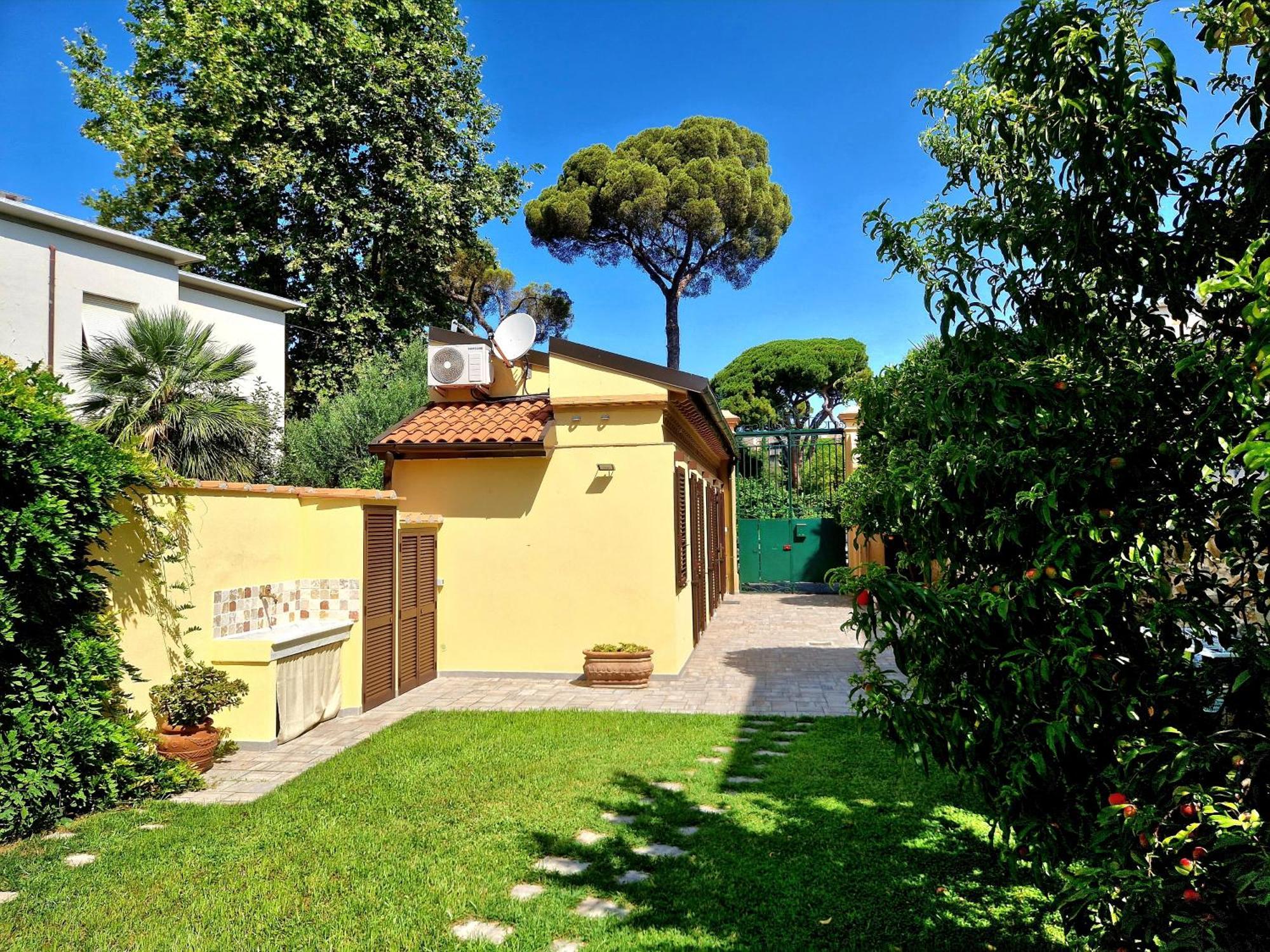 Serra Di Mare Casa Con Giardino Livorno Bagian luar foto