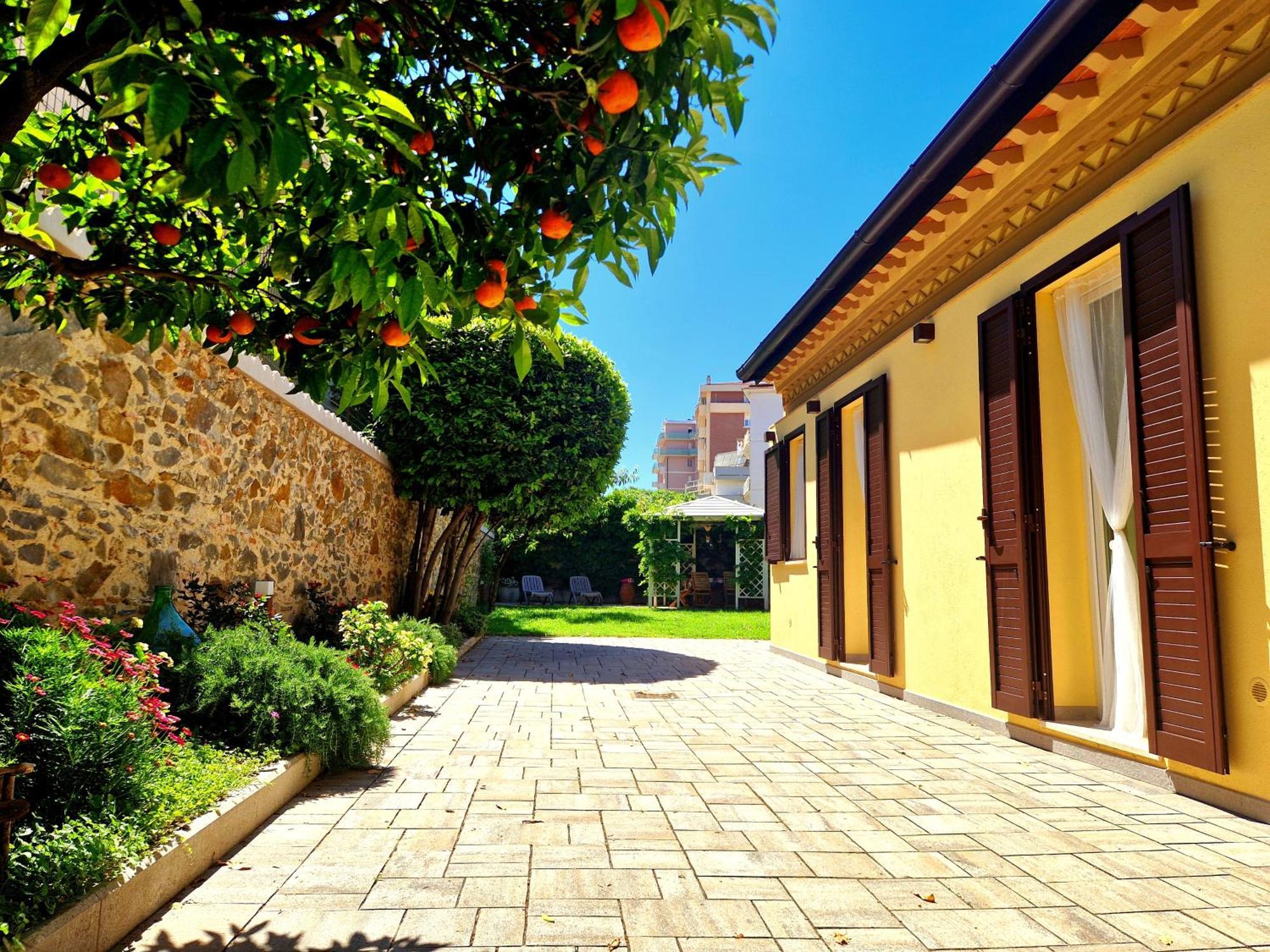Serra Di Mare Casa Con Giardino Livorno Bagian luar foto